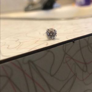 Im selling a ear ring